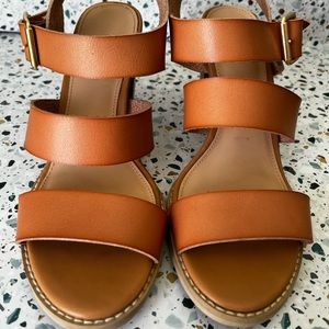 Old Navy Tan Heels - size 7
